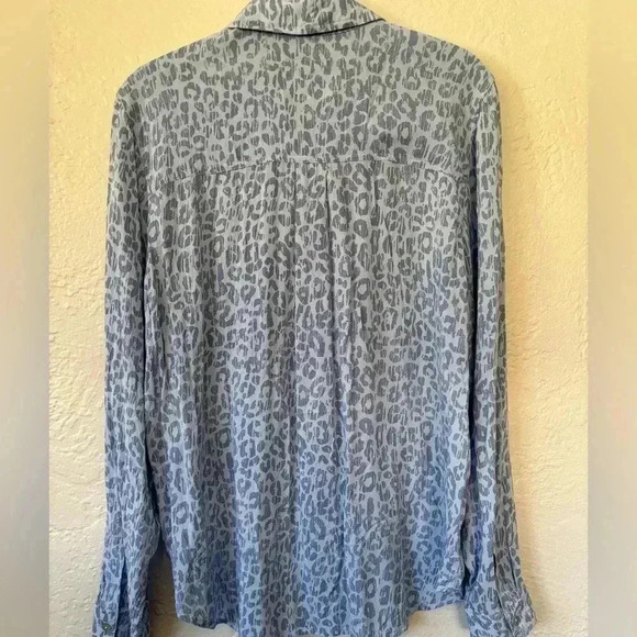 Rails Josephine Blue Batik cheetah print long sleeve button front blouse - Picture 9 of 15